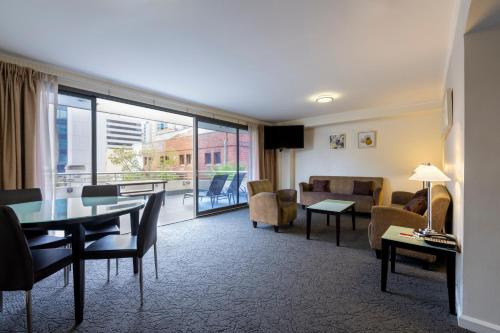 hotel grand chancellor adelaide