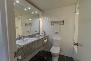 hotel grand chancellor adelaide