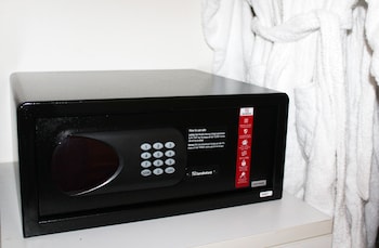 hotel grand chancellor adelaide