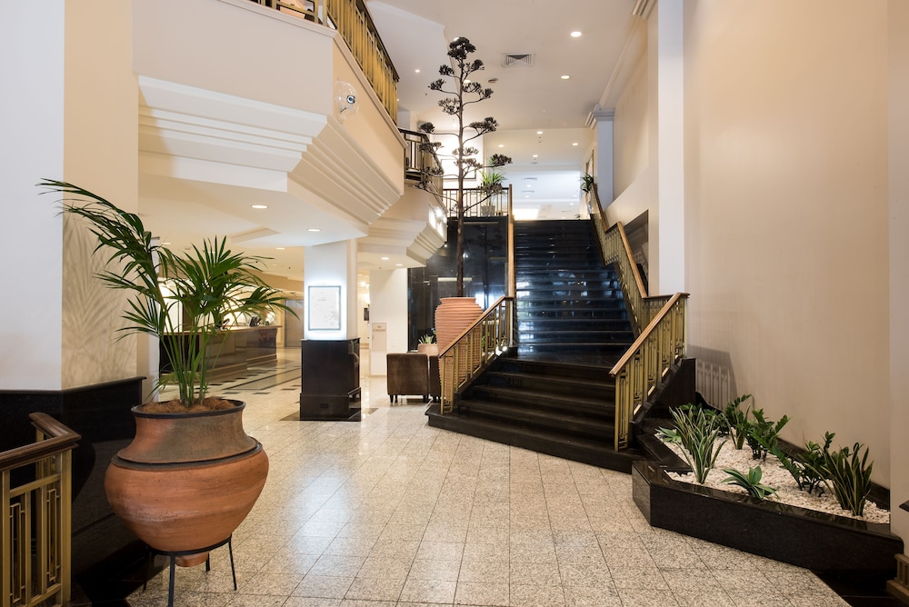 hotel grand chancellor adelaide