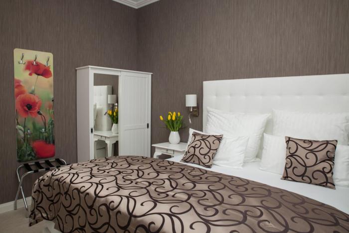 hotel and pension villa laluna