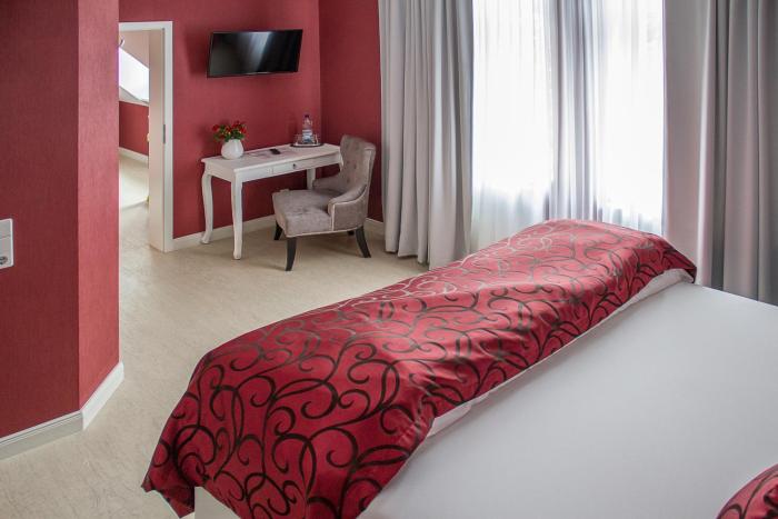 hotel and pension villa laluna