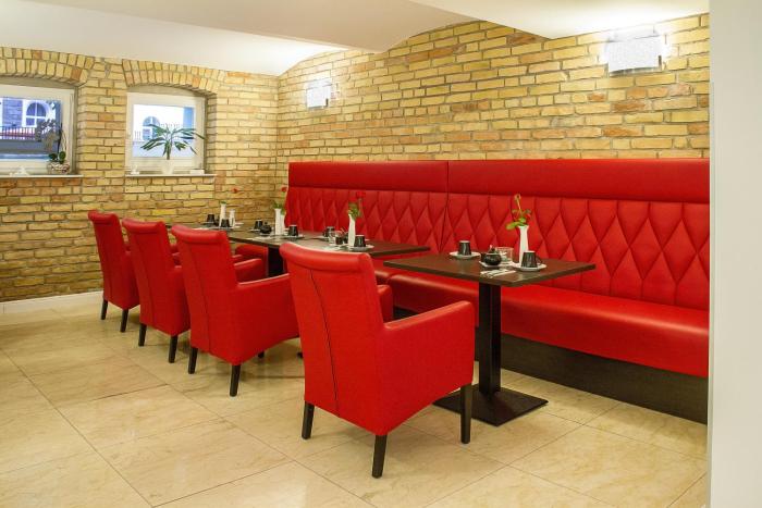 hotel and pension villa laluna