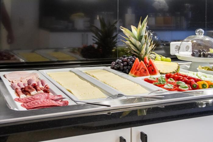 hotel and pension villa laluna