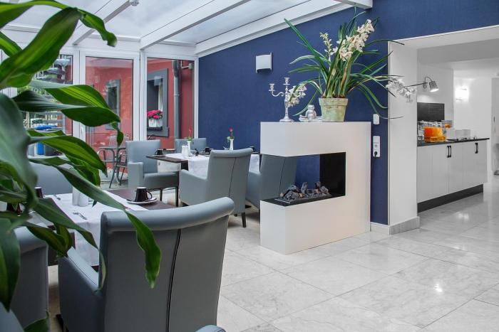 hotel and pension villa laluna