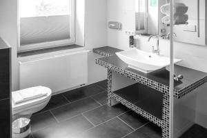 hotel and pension villa laluna