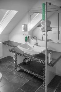 hotel and pension villa laluna