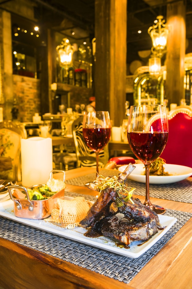 signature lux hotel by onomo waterfront