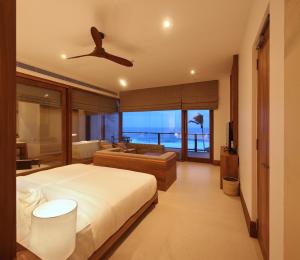 Riff Hikkaduwa,Dodanduwa>>Colombo,5 star