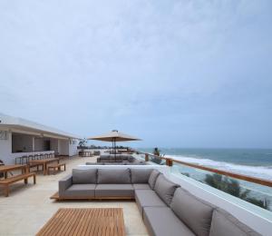 Riff Hikkaduwa,Dodanduwa>>Colombo,5 star