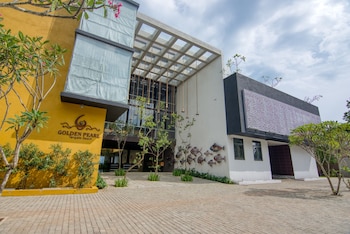 golden pearl tangalle beach