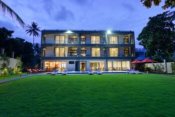 golden pearl tangalle beach