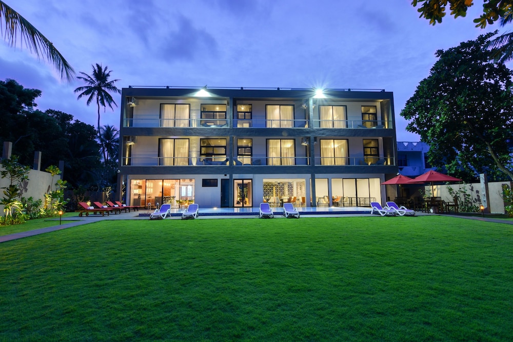 golden pearl tangalle beach