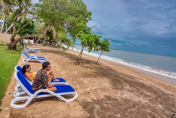 golden pearl tangalle beach