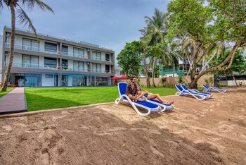 golden pearl tangalle beach