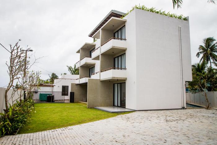 lazy koala hostel adults only