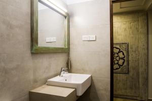 lazy koala hostel adults only