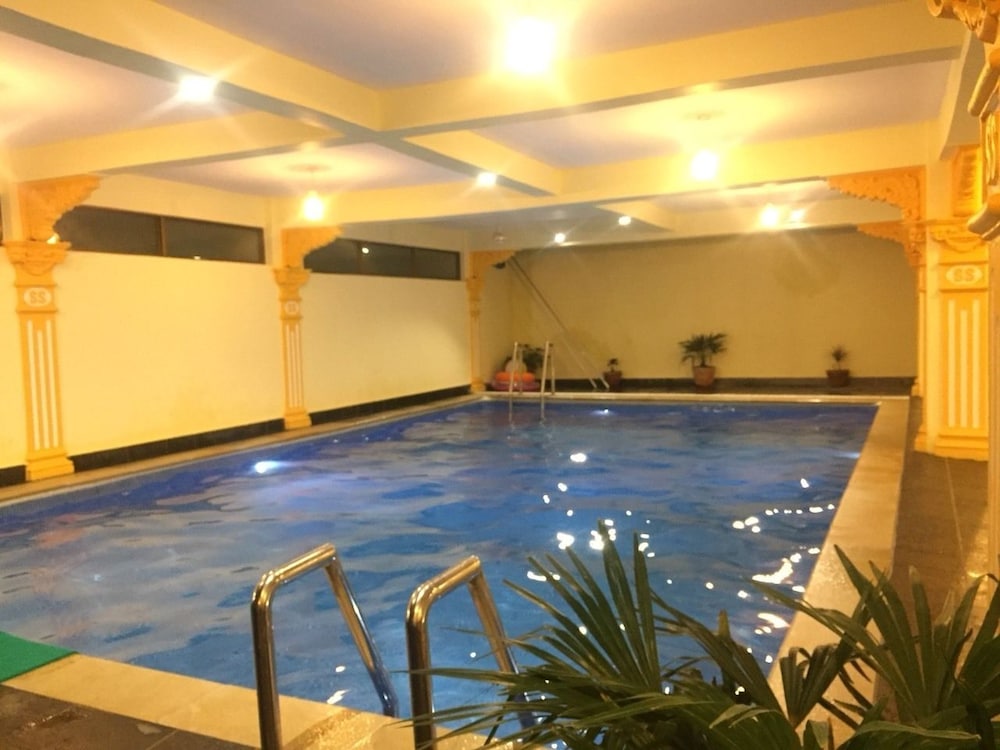 hotel lotus gems