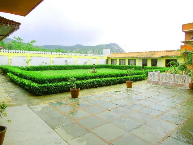 maharaja palace samode