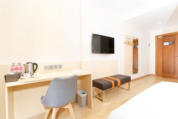 7 days premium hotel