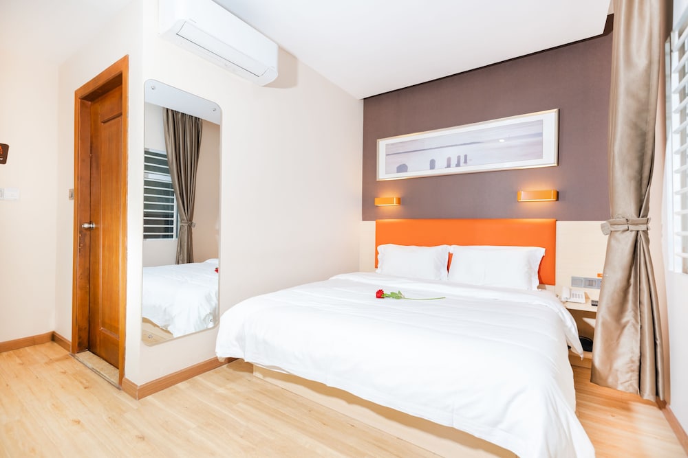 7 days premium hotel