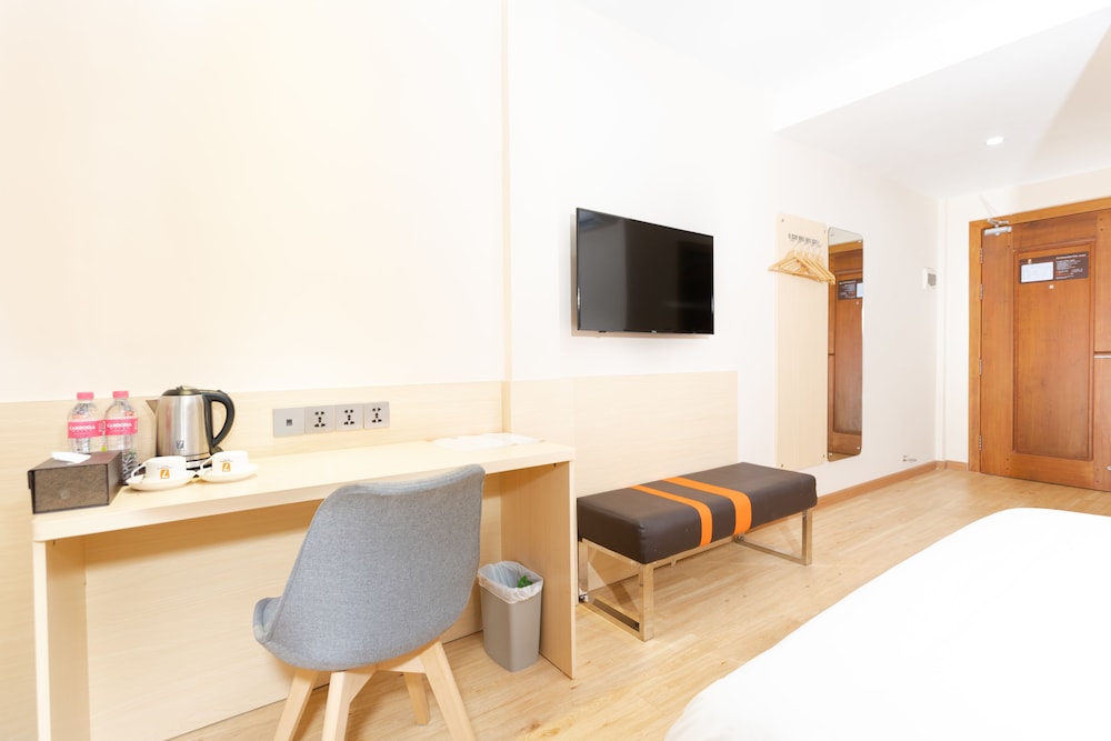 7 days premium hotel
