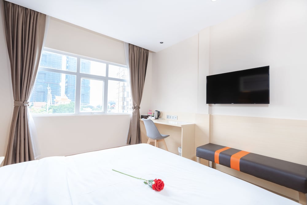 7 days premium hotel