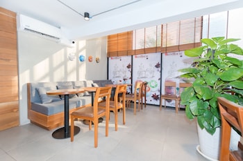 7 days premium hotel