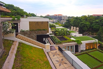 the sterling hotel and villas