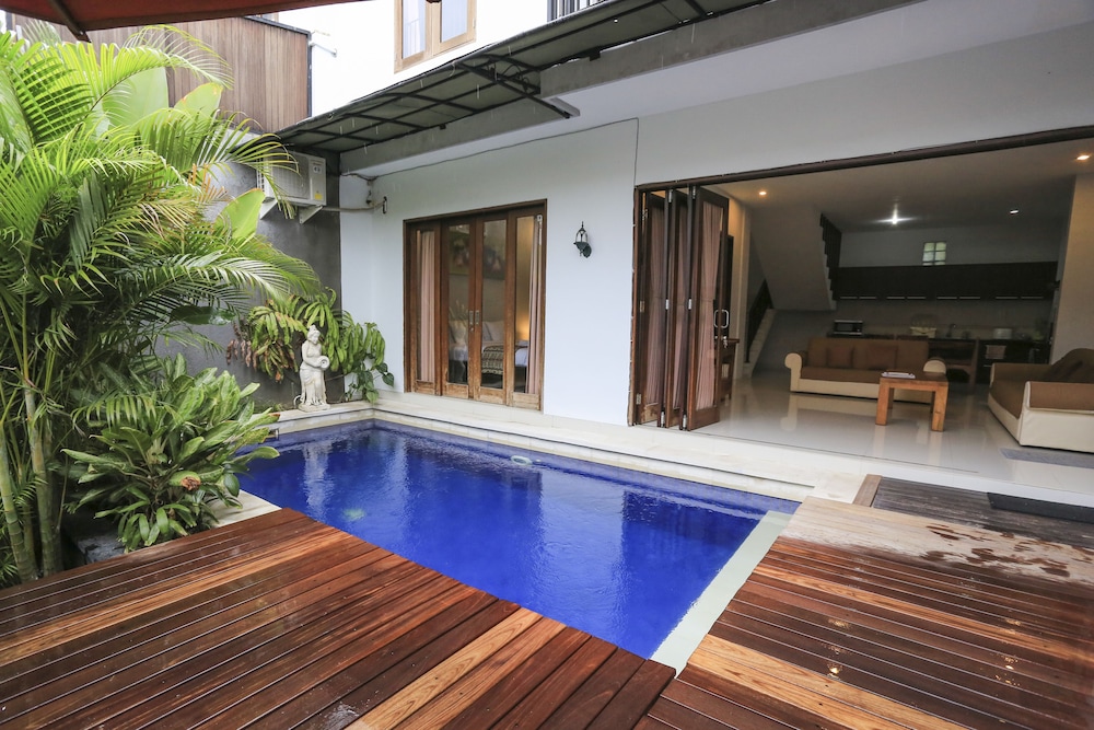 nyoman villa sanur