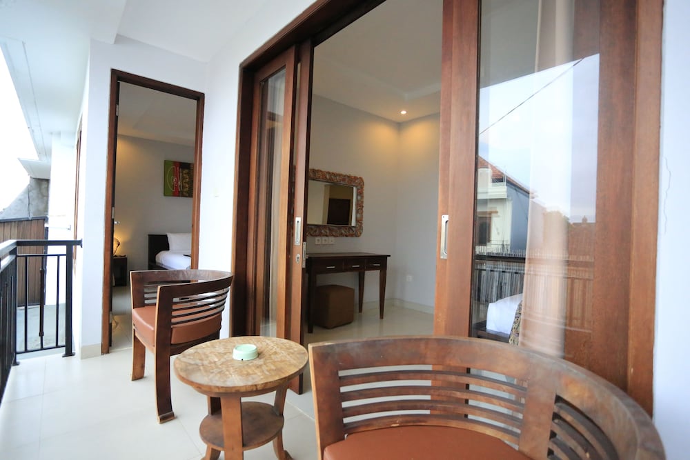 nyoman villa sanur
