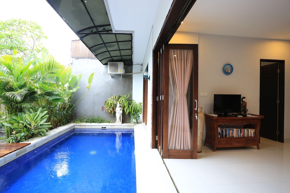 nyoman villa sanur