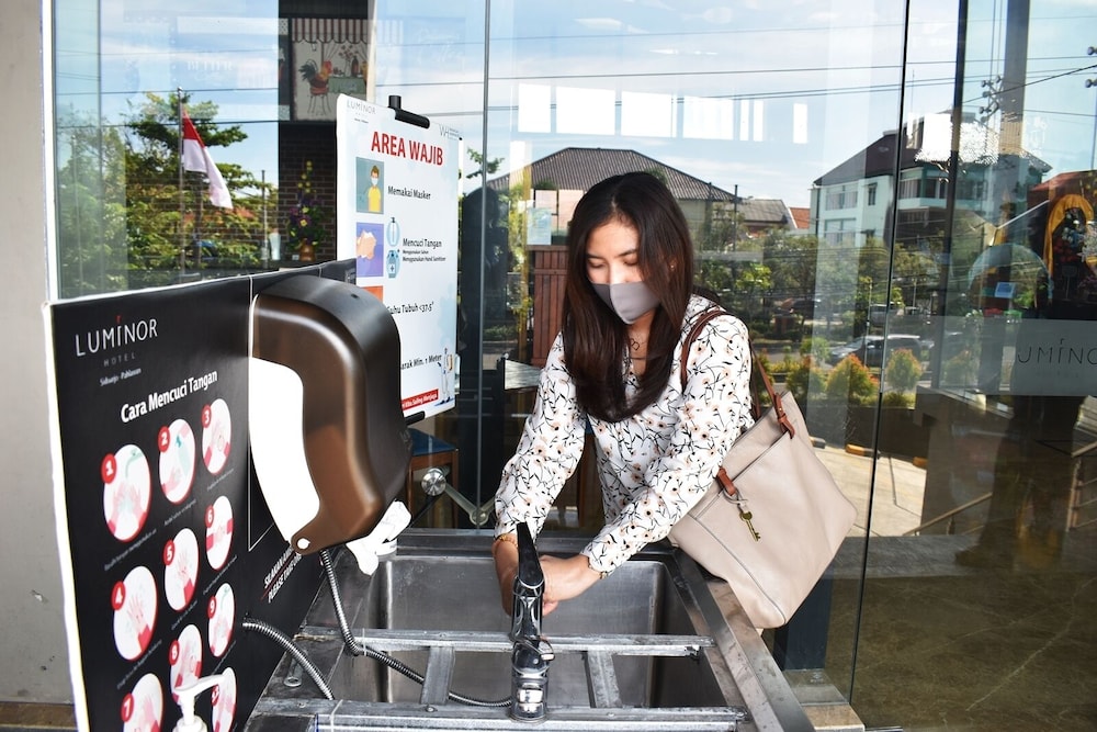 luminor hotel airport sidoarjo by wh