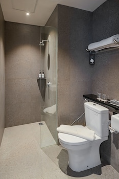 luminor hotel airport sidoarjo by wh