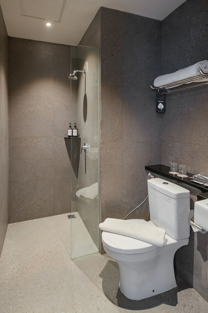 luminor hotel airport sidoarjo by wh