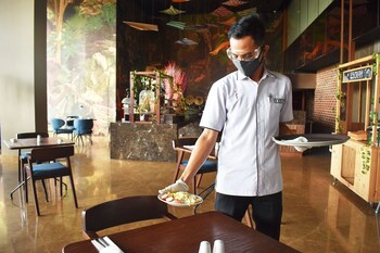 luminor hotel airport sidoarjo by wh