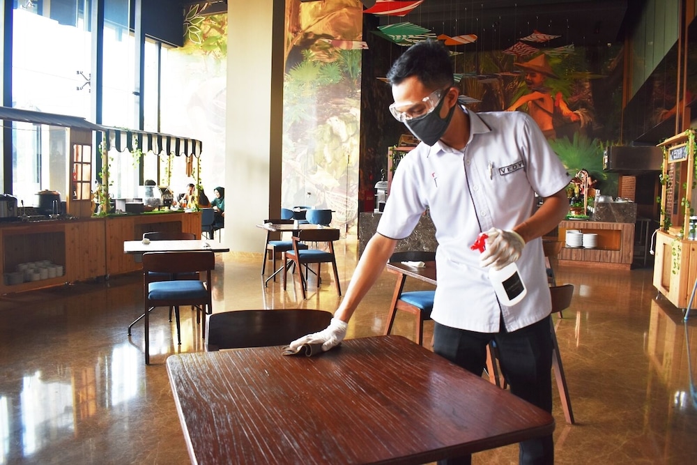 luminor hotel airport sidoarjo by wh