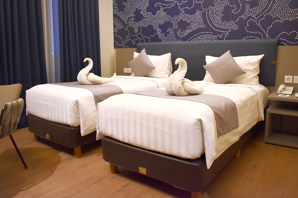 luminor hotel airport sidoarjo by wh