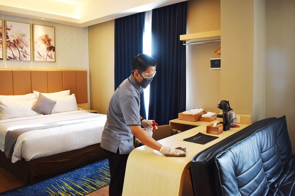 luminor hotel airport sidoarjo by wh