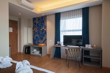 luminor hotel airport sidoarjo by wh