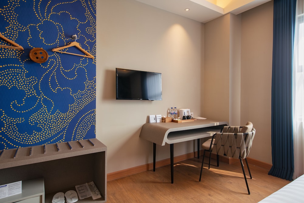 luminor hotel airport sidoarjo by wh