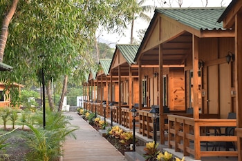Sai River Resort,Old Mumbai Highway,3 star