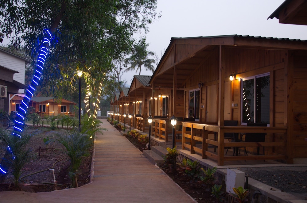 Sai River Resort,Old Mumbai Highway,3 star