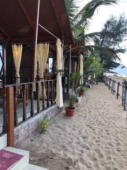 madhu beach huts