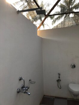 madhu beach huts