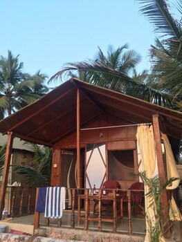 madhu beach huts