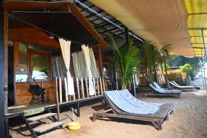 madhu beach huts