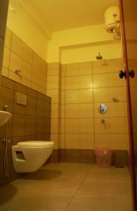 Wayanad Royal Crown,Kolagappara>>Kalpetta,3 star