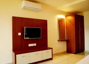 Wayanad Royal Crown,Kolagappara>>Kalpetta,3 star