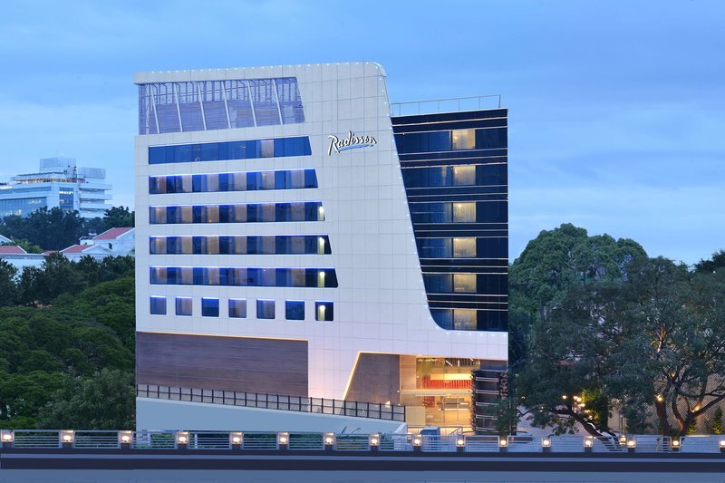 radisson bengaluru city center
